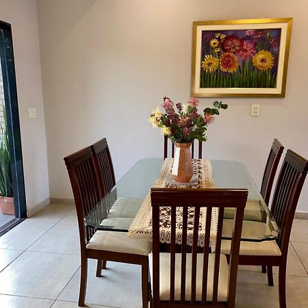 Agradable casa independiente con jardín y estacionamiento Ciudad del Este Exterior foto