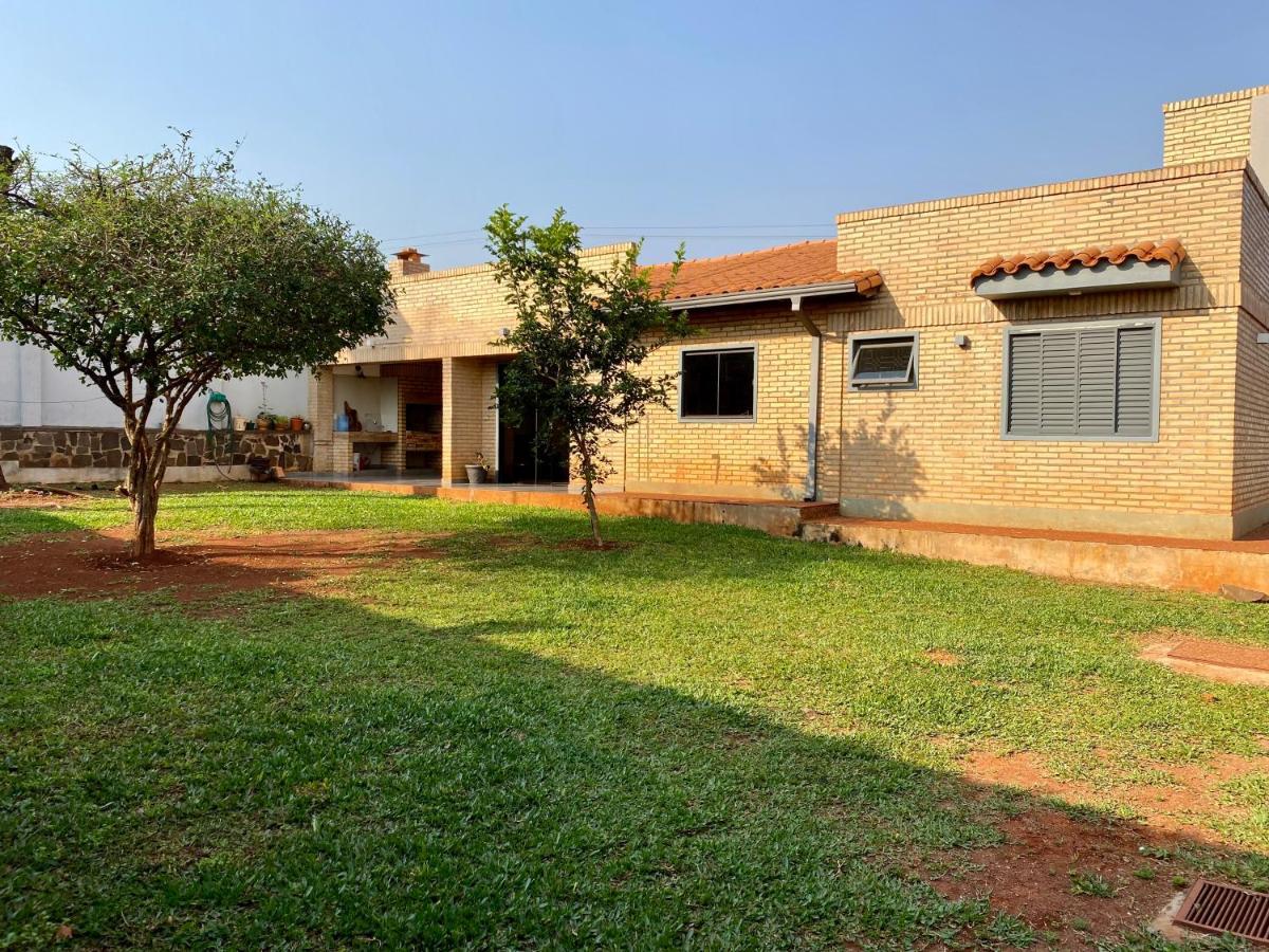 Agradable casa independiente con jardín y estacionamiento Ciudad del Este Exterior foto