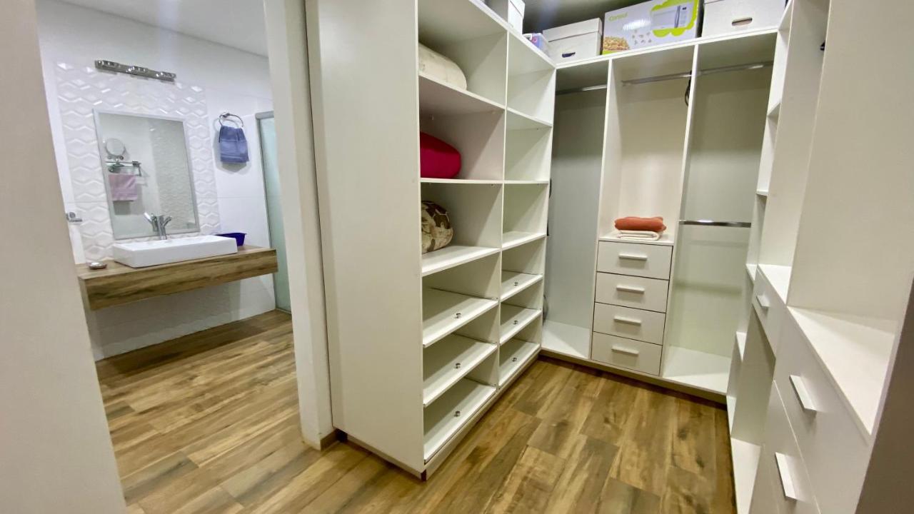 Agradable casa independiente con jardín y estacionamiento Ciudad del Este Exterior foto