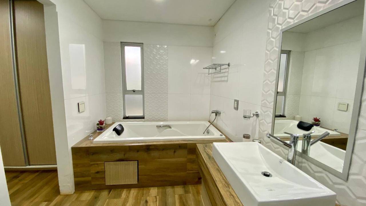 Agradable casa independiente con jardín y estacionamiento Ciudad del Este Exterior foto