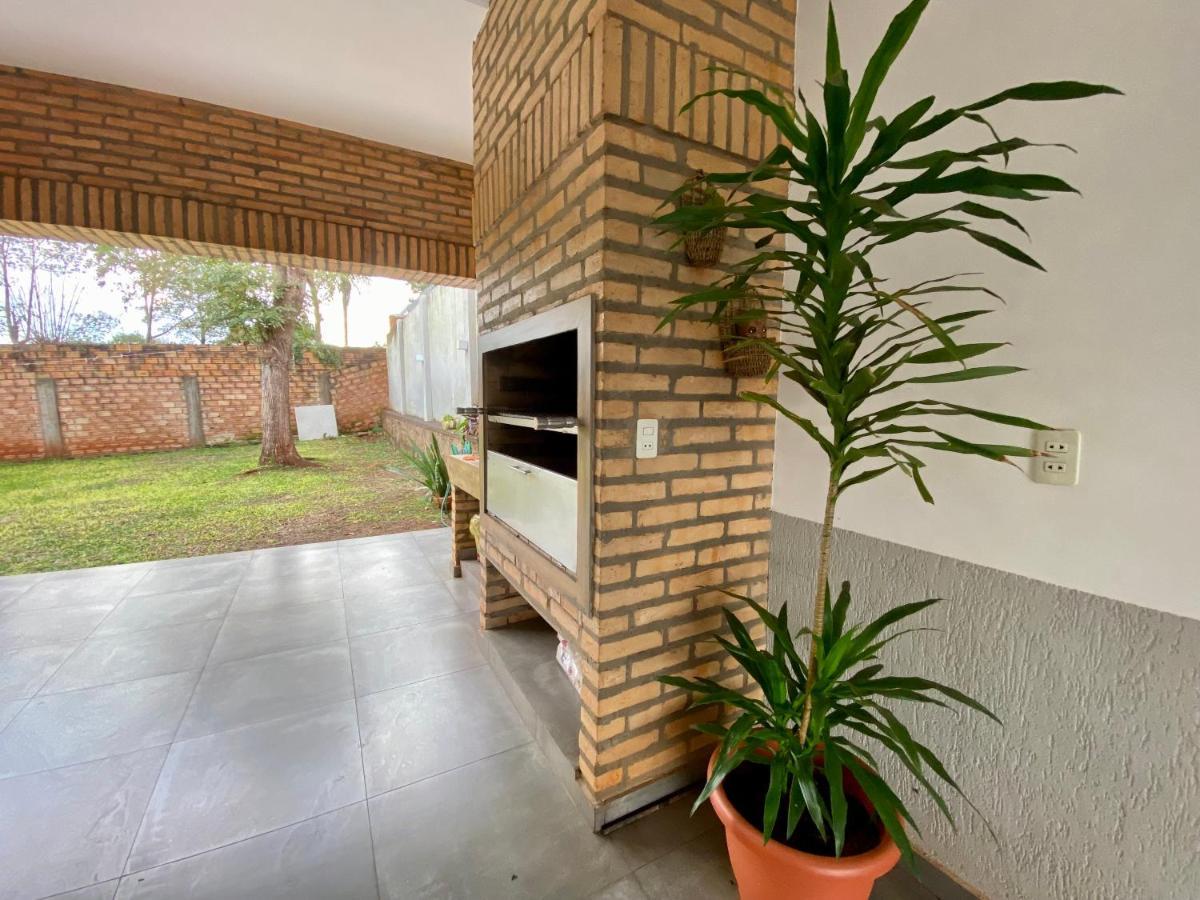 Agradable casa independiente con jardín y estacionamiento Ciudad del Este Exterior foto